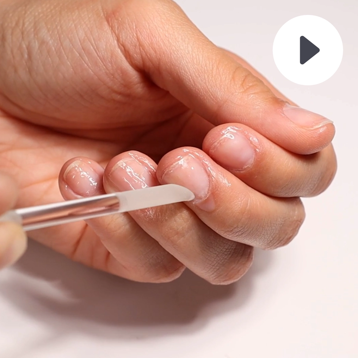 Video LONDONTOWN kur Fresh Glow Cuticle Remover odstraňovač kožičiek